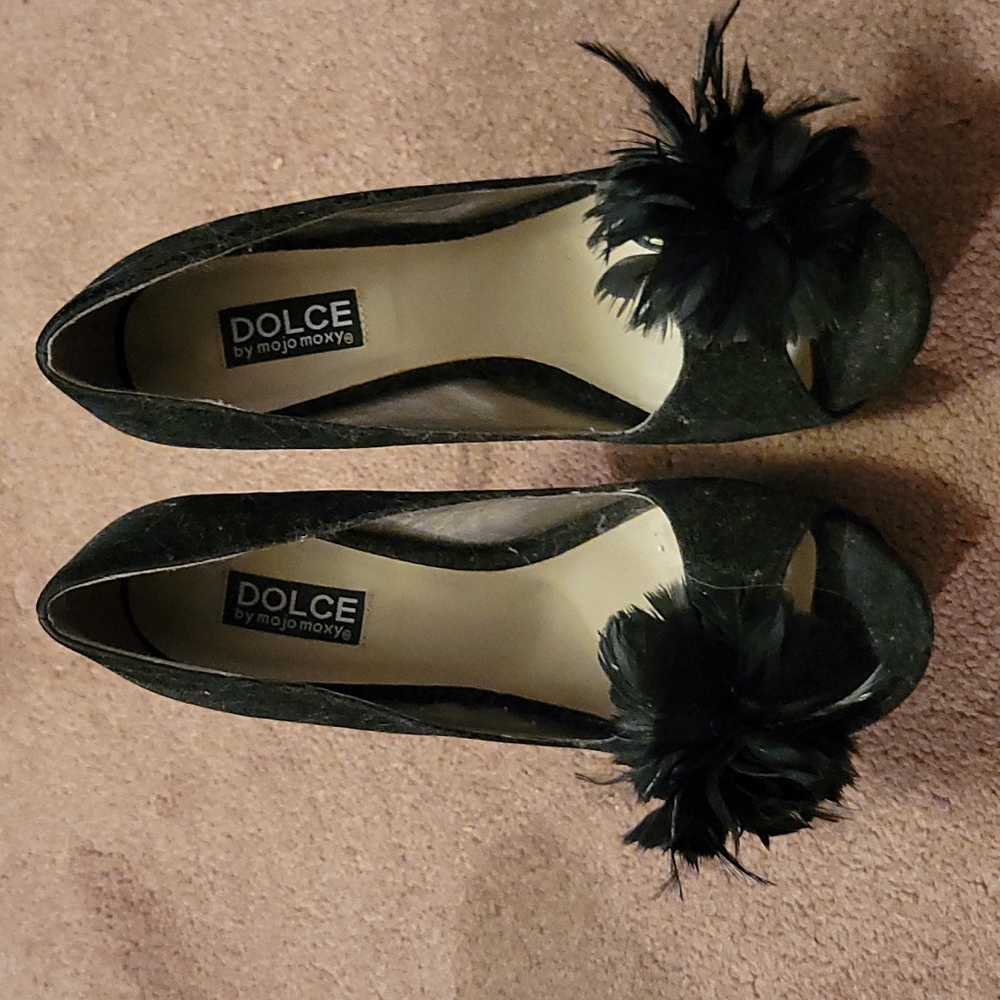 Blk feather heels